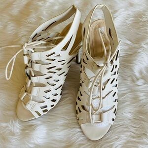 Anne Michelle white laser cut out sandals, Sz. 7